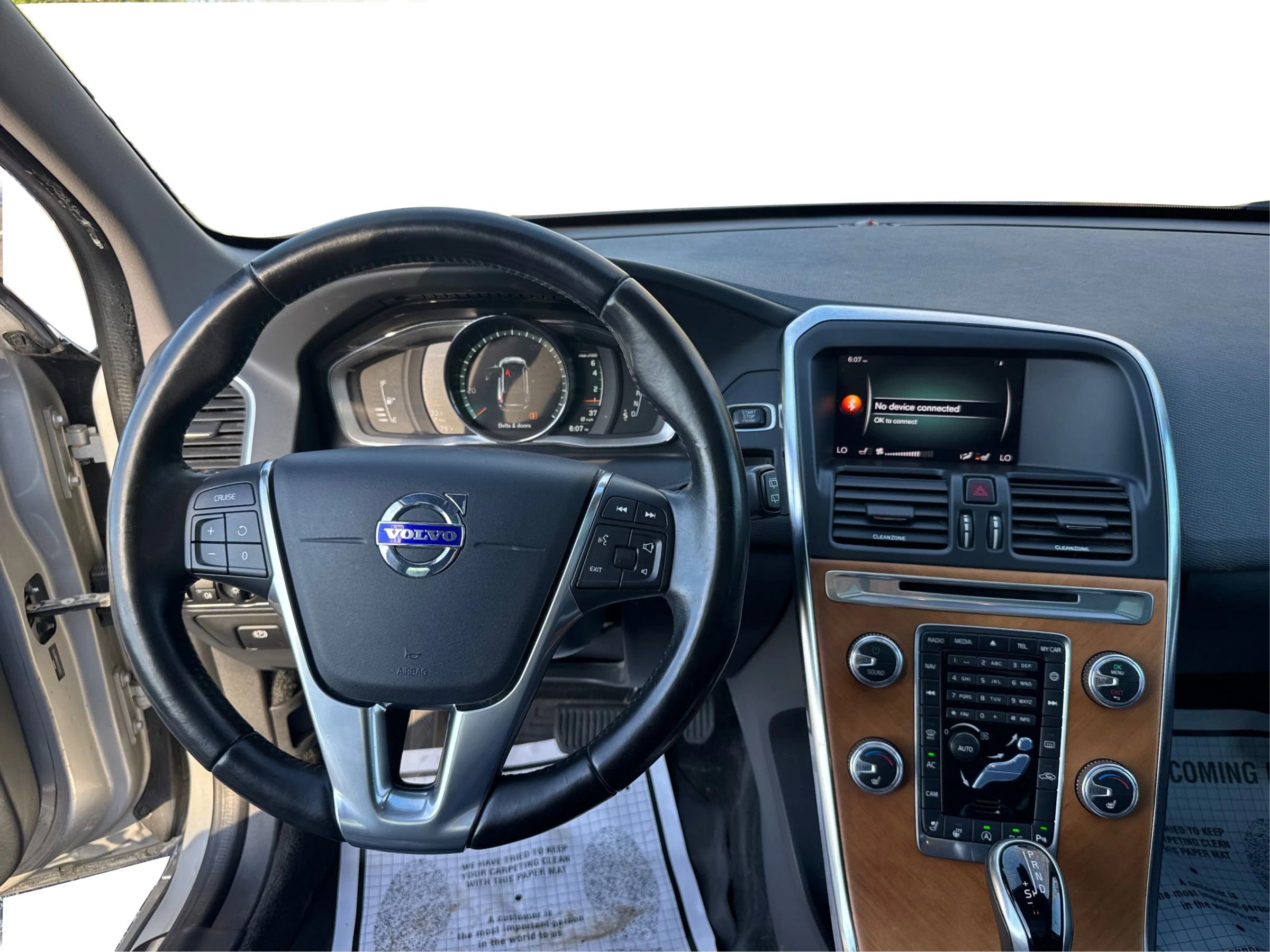 Used 2017 Volvo XC60 T6 Inscription w/ Climate Package AWD/4WD image 25