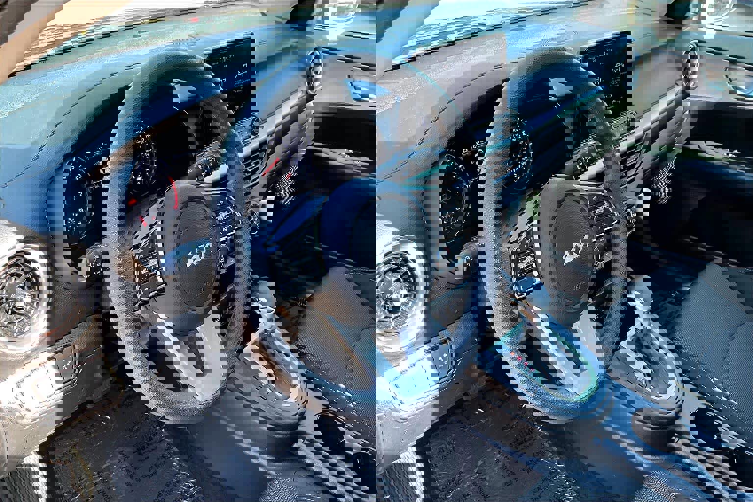 Used 2022 Kia Forte LXS w/ LXS Technology Package image 17