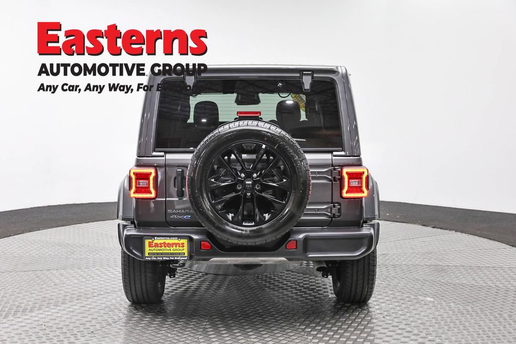 Used 2025 Jeep Wrangler Unlimited Sahara AWD/4WD image 6