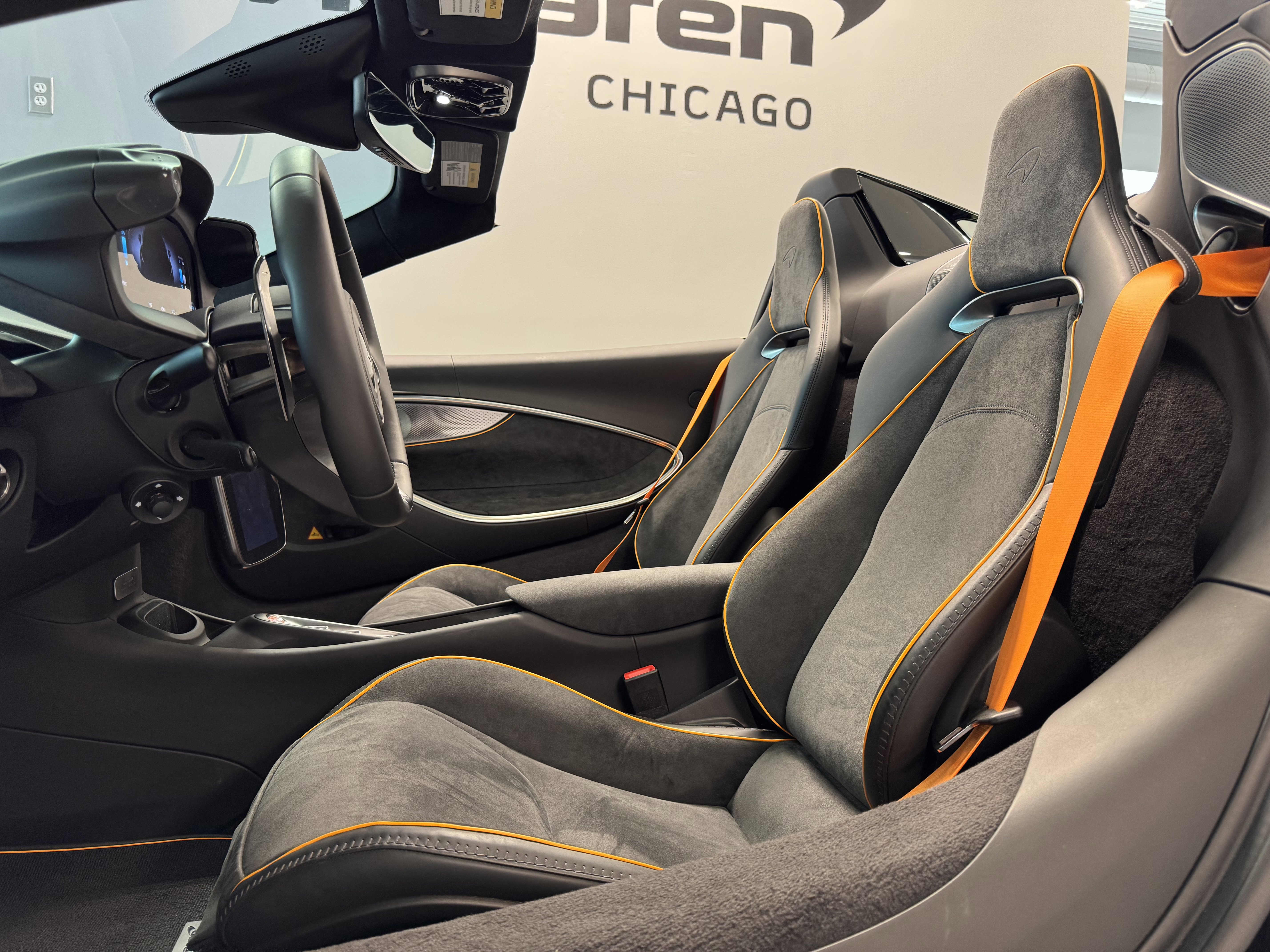 Used 2025 McLaren Artura Spider image 13