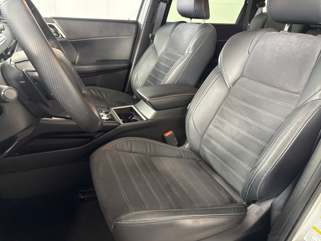 Used 2022 Mitsubishi Outlander SE image 10