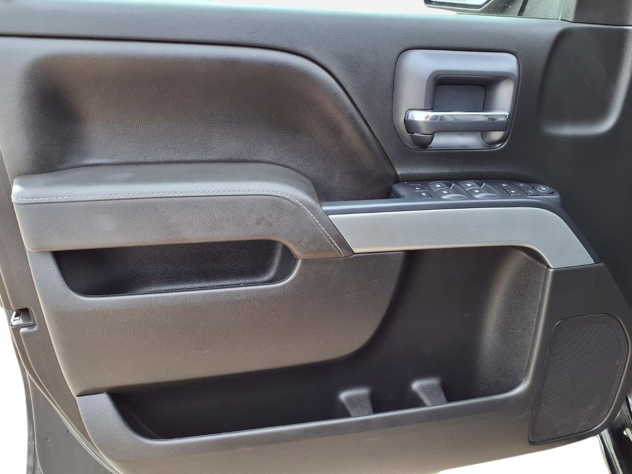 Used 2017 Chevrolet Silverado 1500 LT w/ Midnight Edition image 12