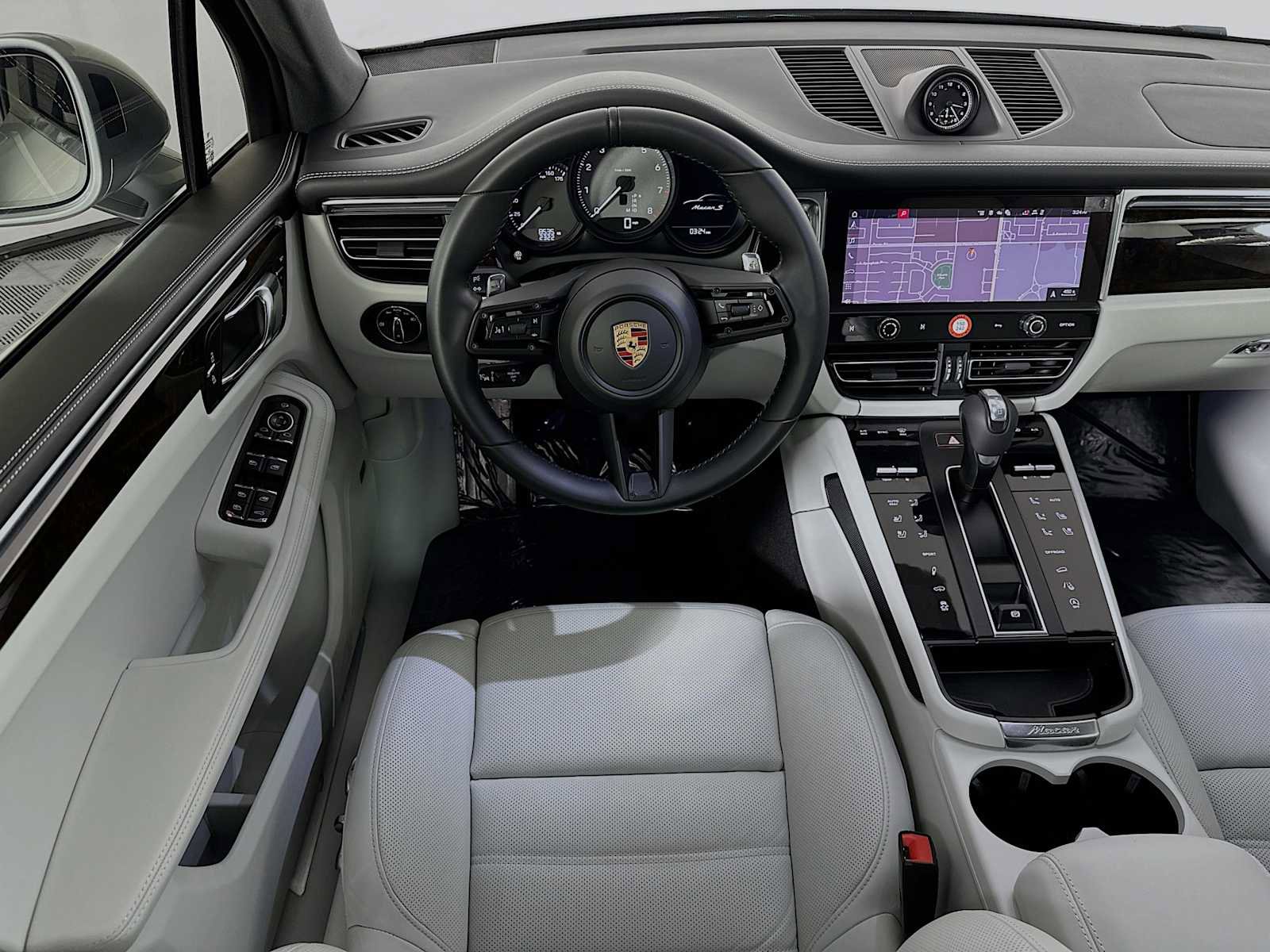 Certified 2025 Porsche Macan S image 25