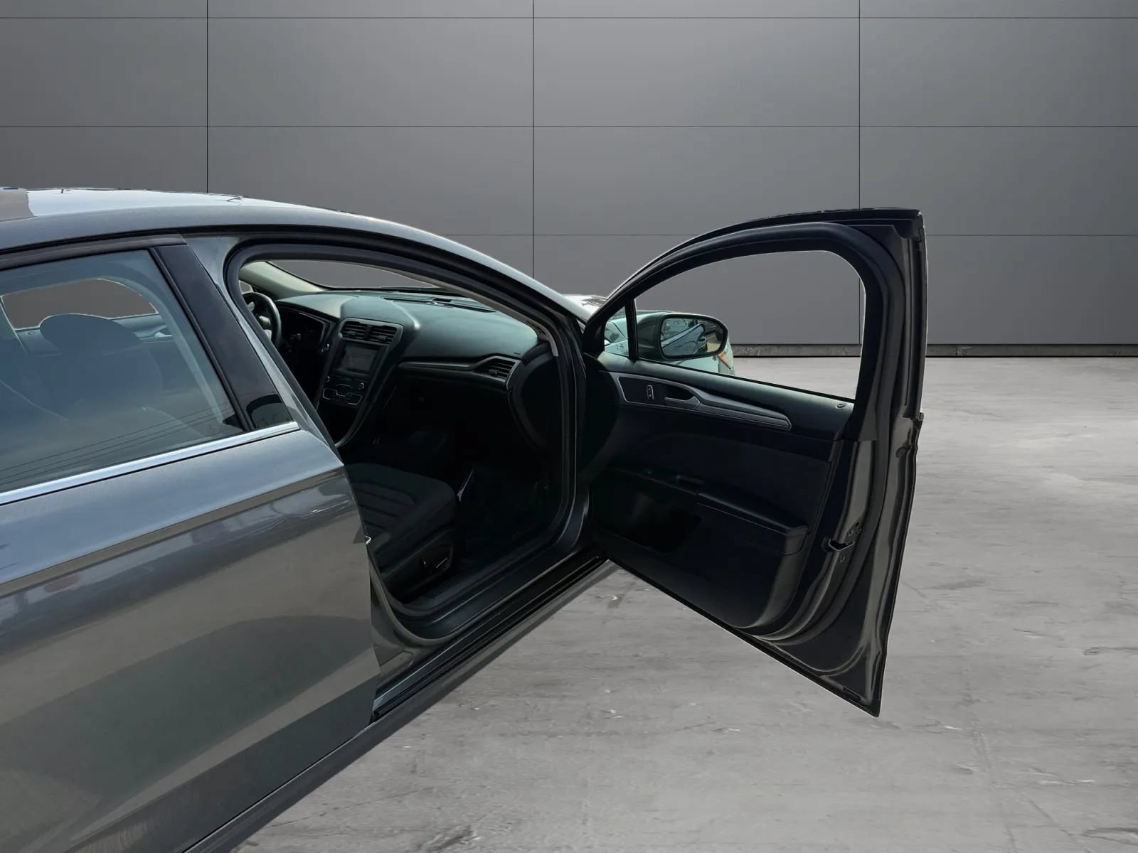 Used 2019 Ford Fusion SE FWD image 22