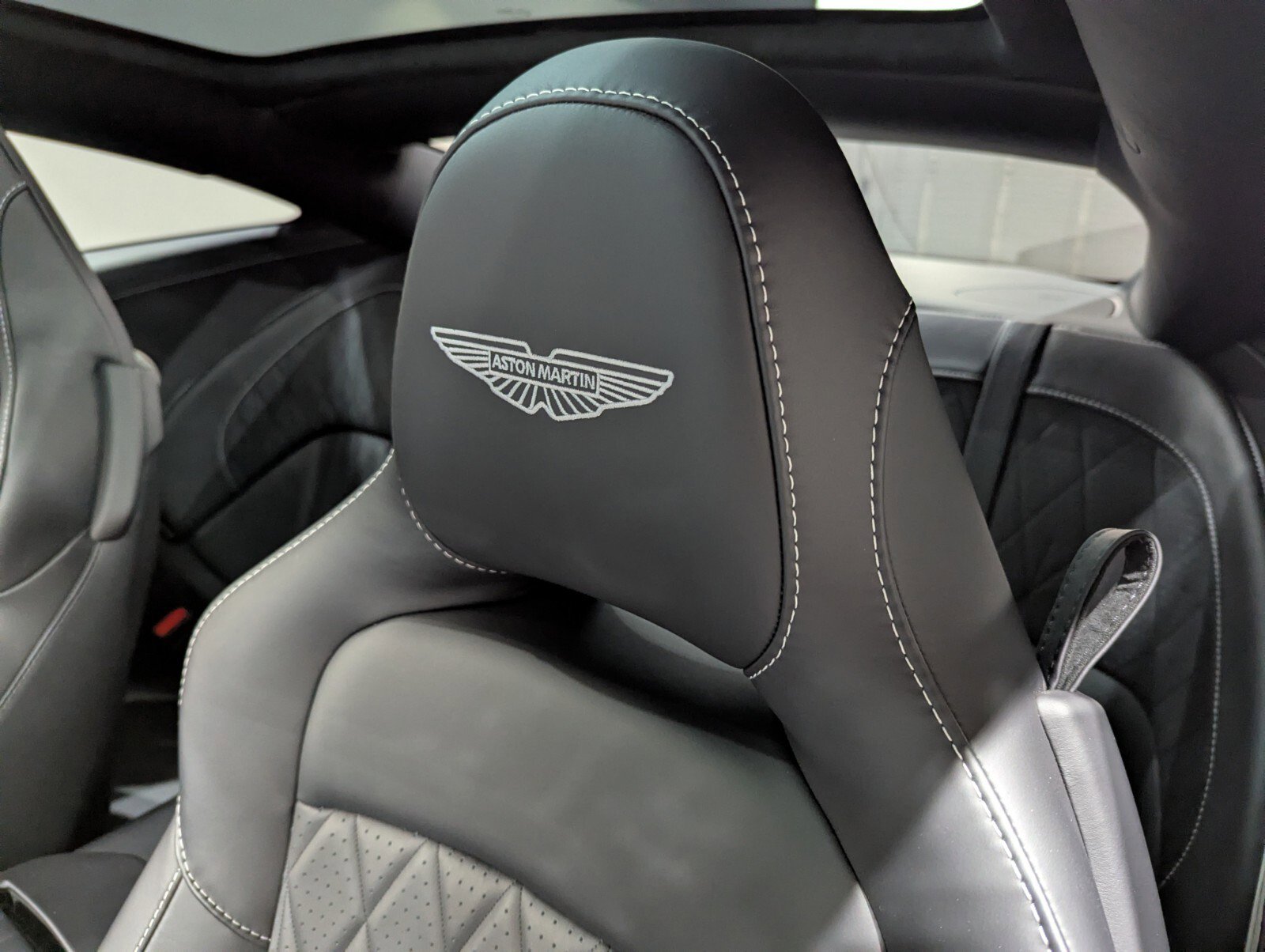 Used 2025 Aston Martin DB12 Coupe image 5