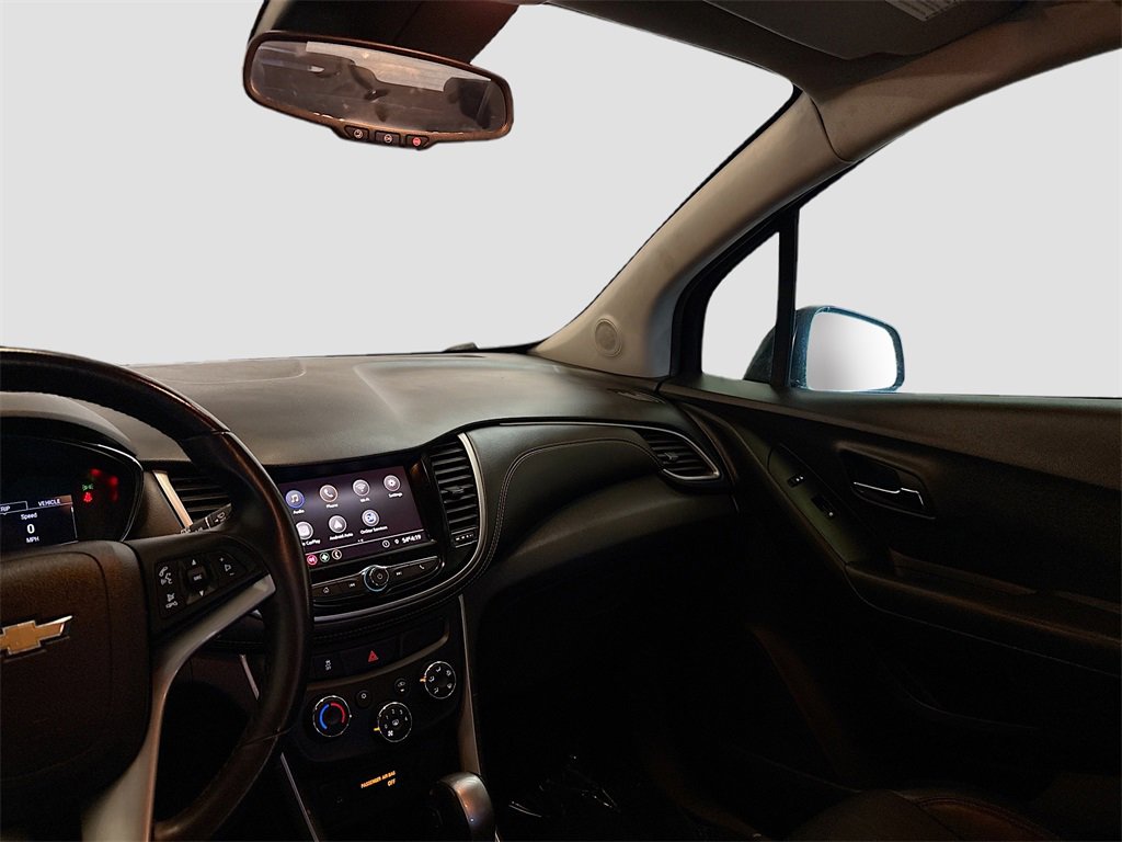 Used 2020 Chevrolet Trax LT w/ LT Convenience Package image 21