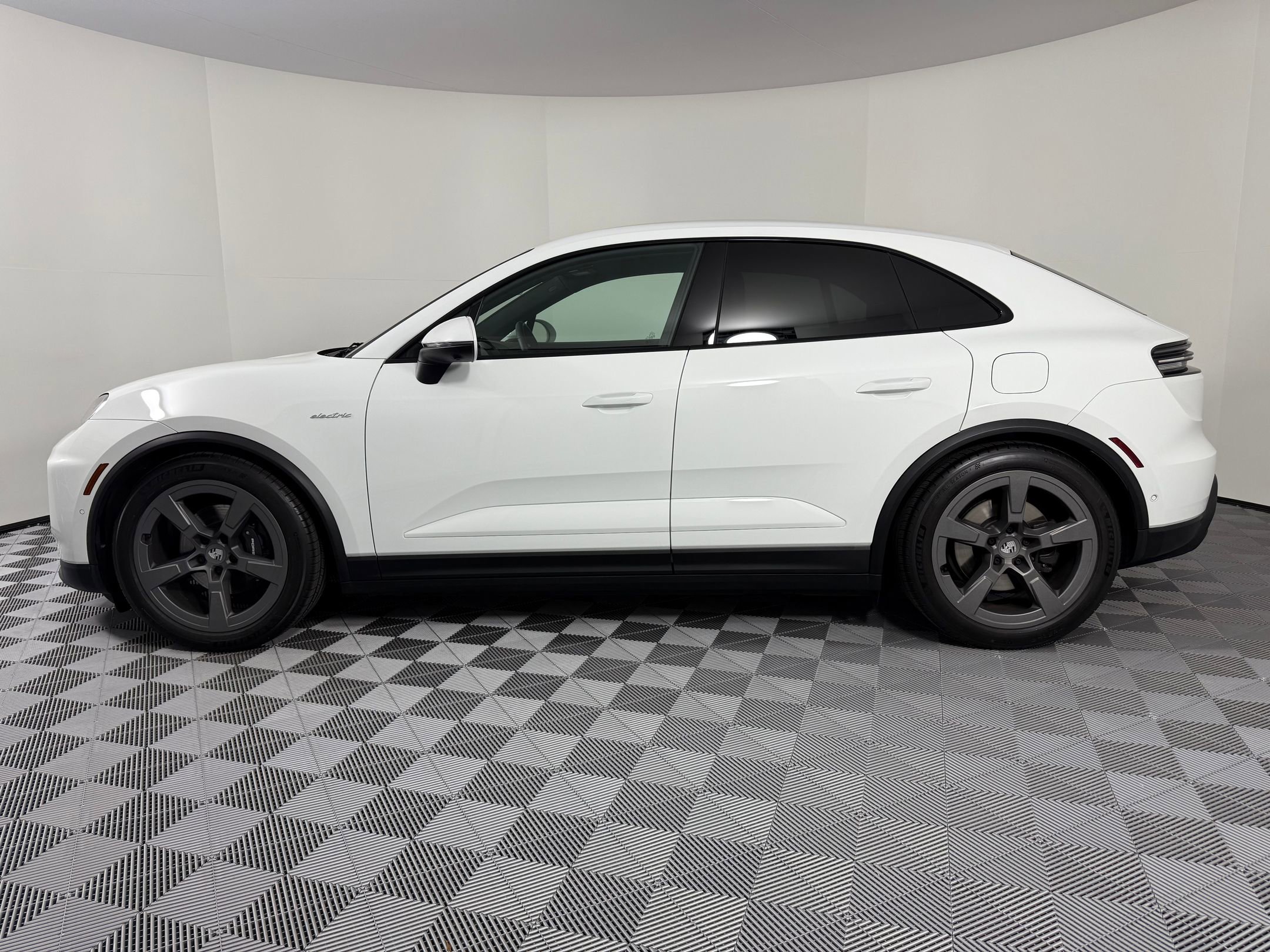 New 2025 Porsche Macan Electric image 2