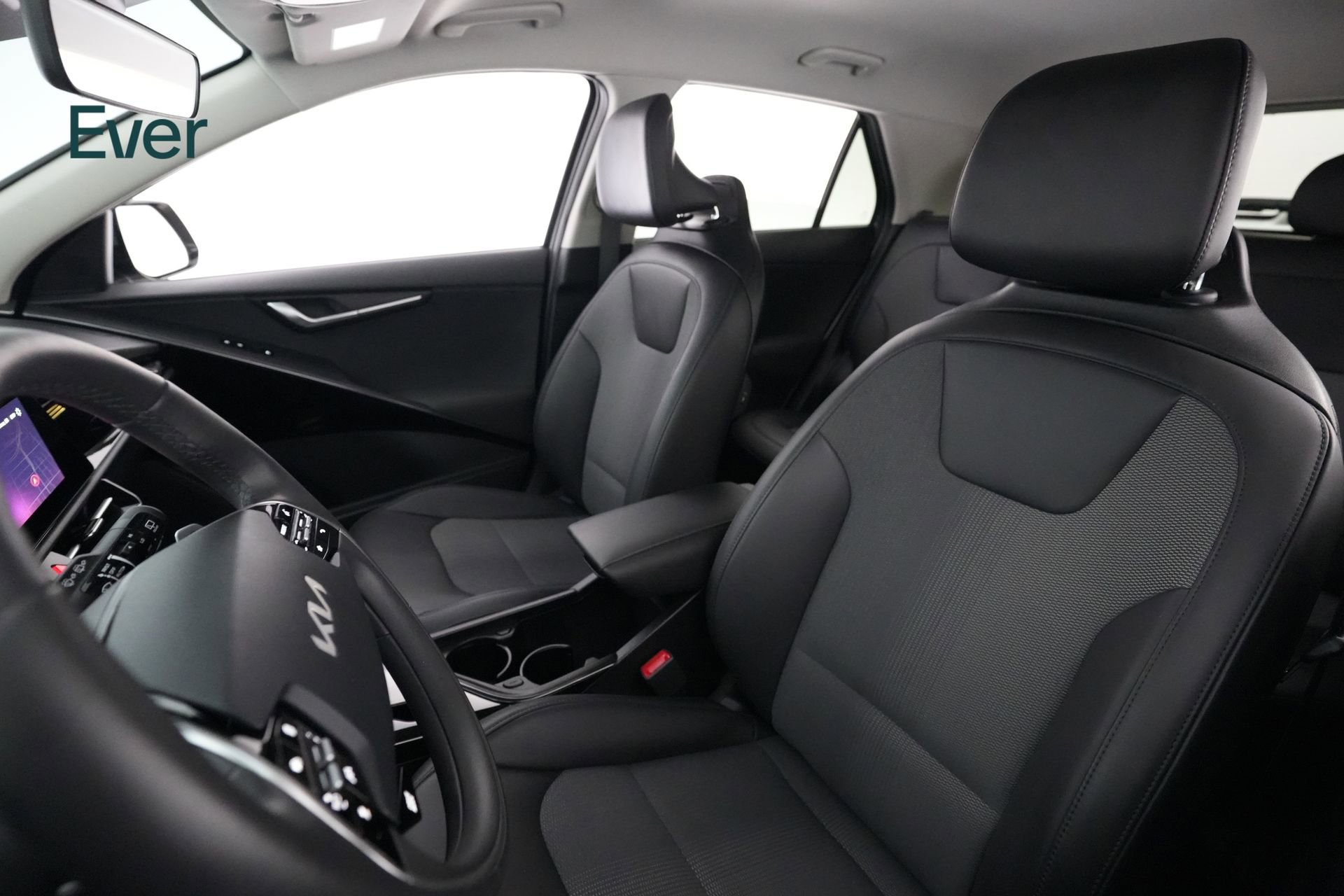 Used 2025 Kia Niro Wind w/ Wind Preserve Package FWD image 4
