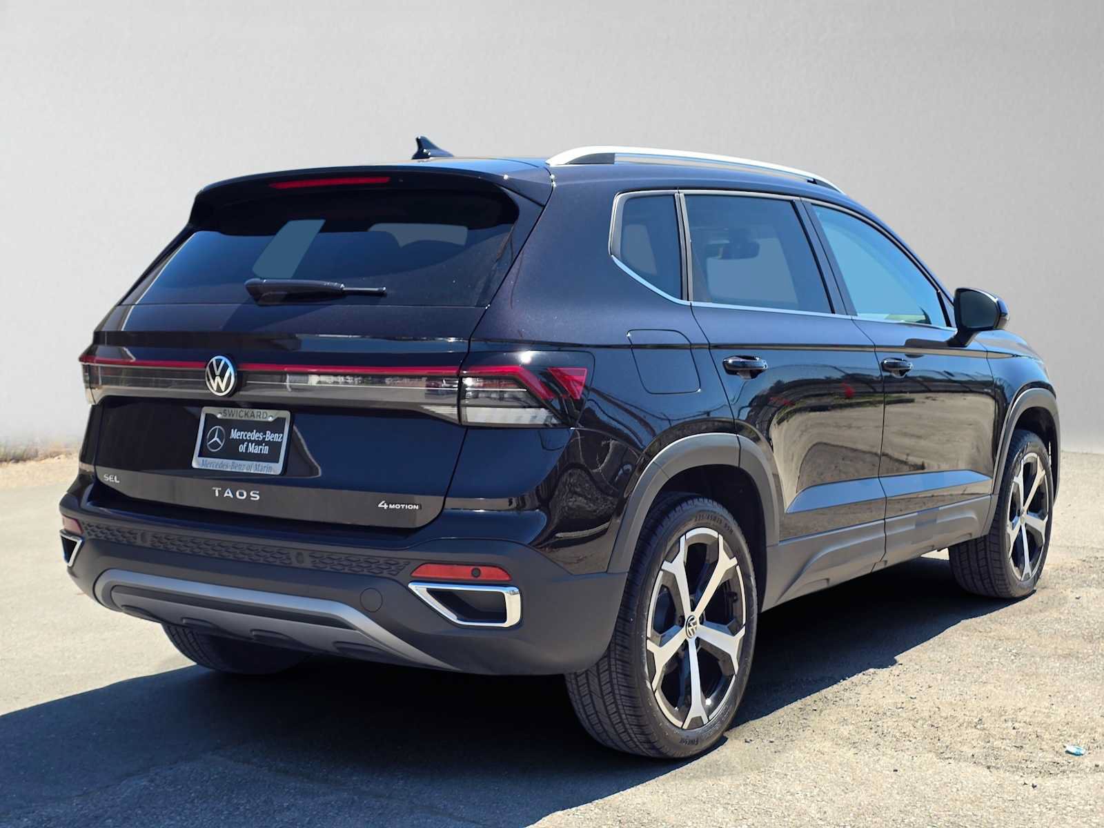 Used 2025 Volkswagen Taos SEL AWD/4WD image 3