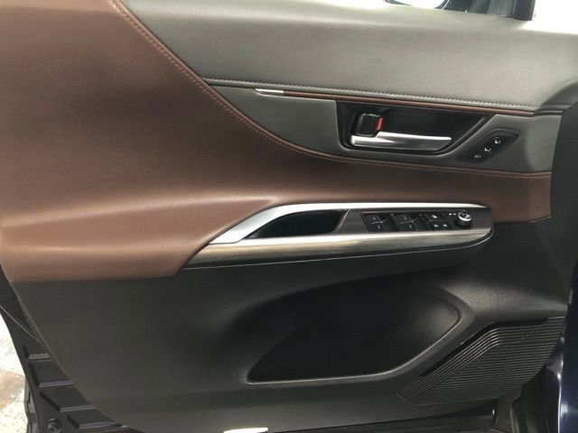 Used 2023 Toyota Venza Limited image 15