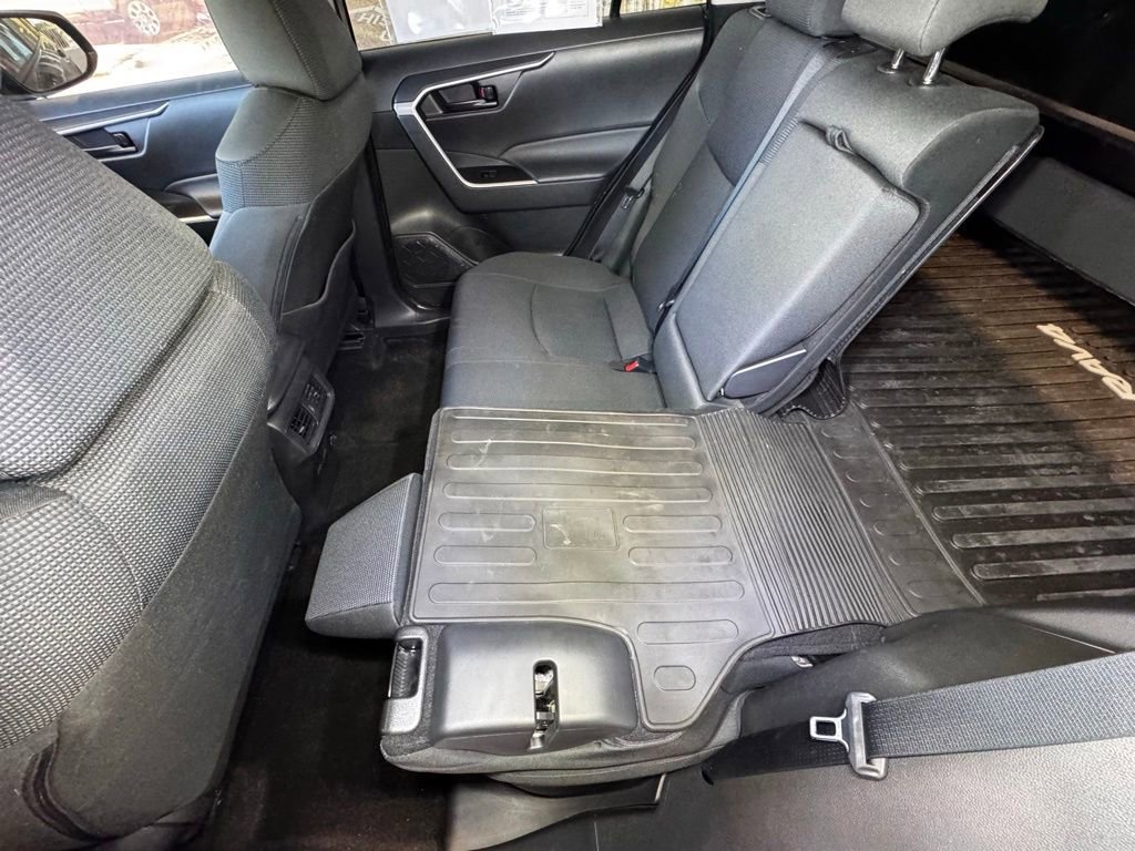 Certified 2022 Toyota RAV4 LE AWD/4WD image 42