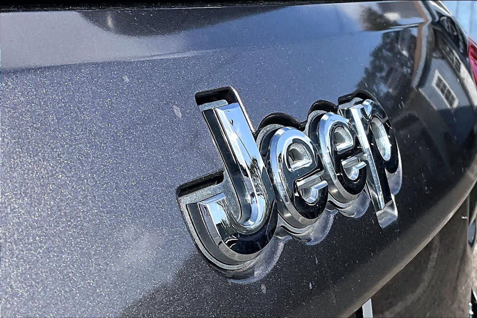 Used 2020 Jeep Grand Cherokee Laredo RWD image 33