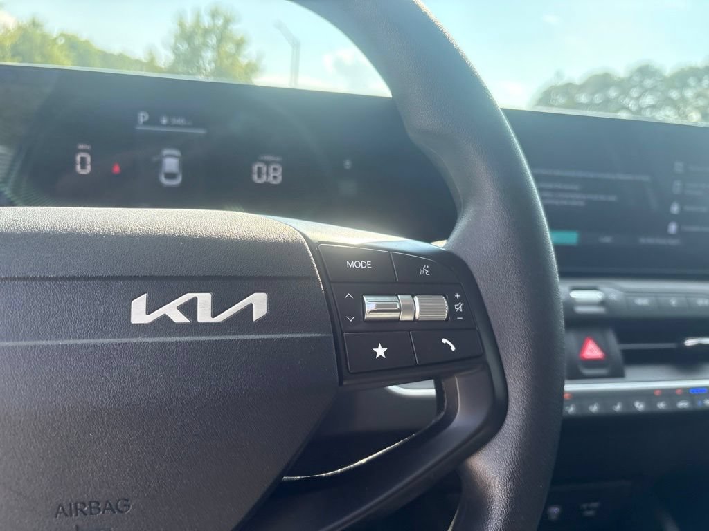 Used 2025 Kia K4 FWD image 32