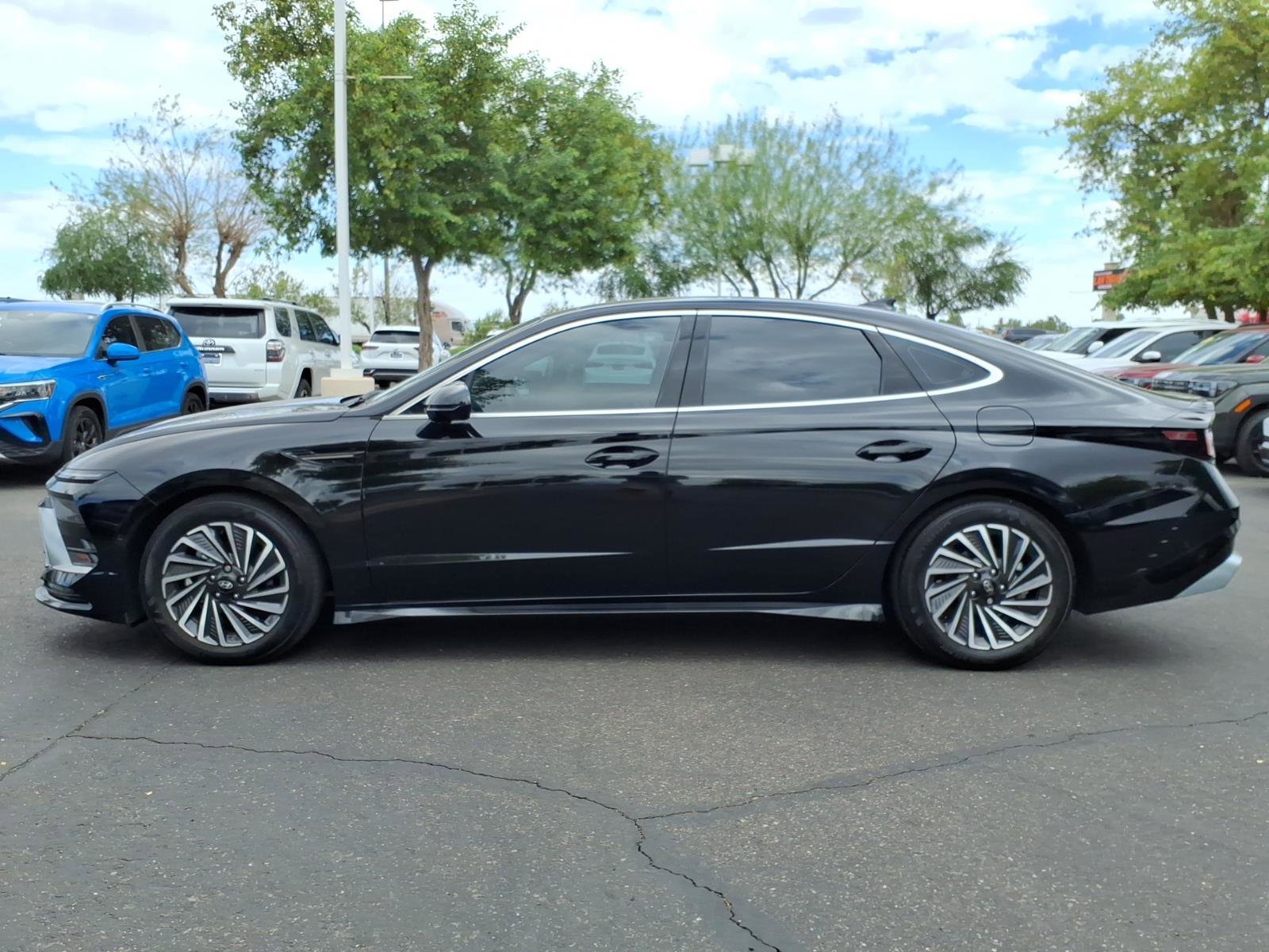 Certified 2025 Hyundai Sonata Limited FWD image 2