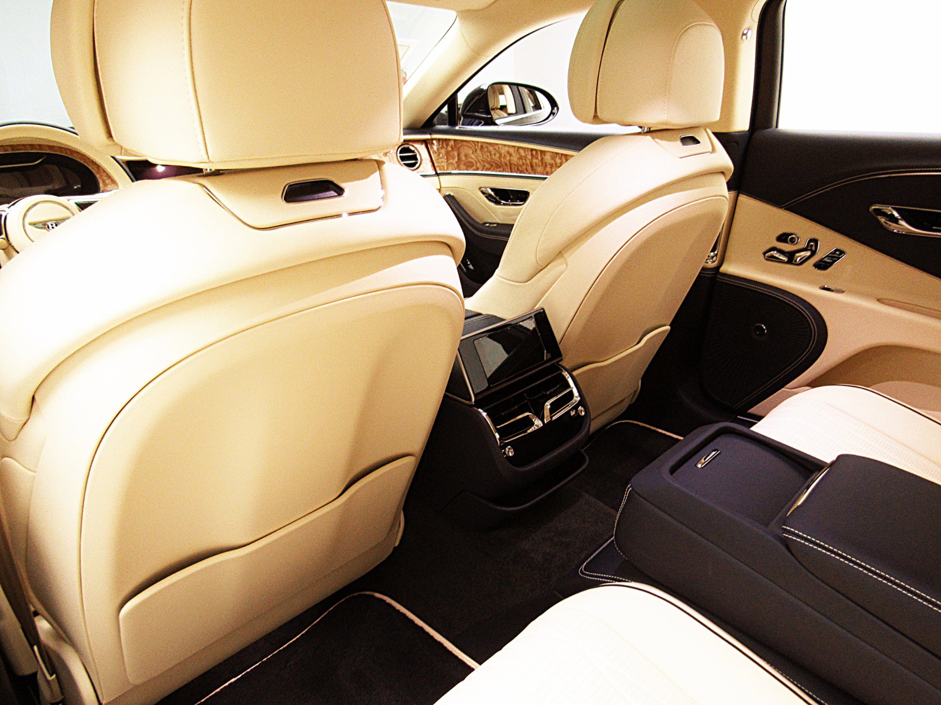 Certified 2022 Bentley Flying Spur V8 AWD/4WD image 34