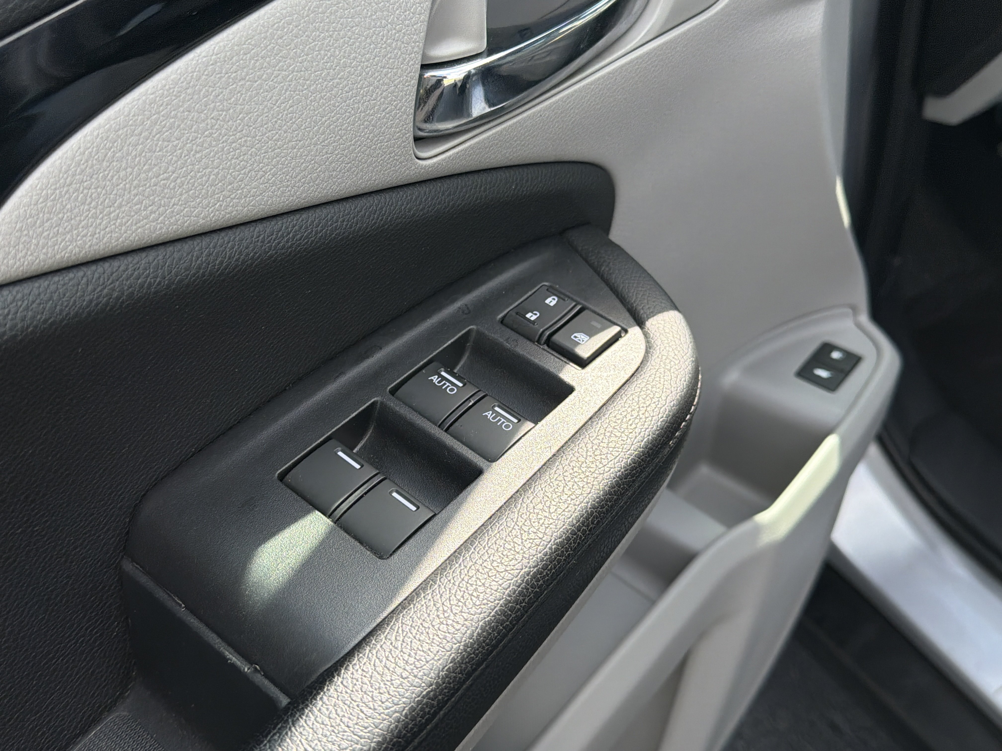 Used 2016 Honda Pilot Touring image 23