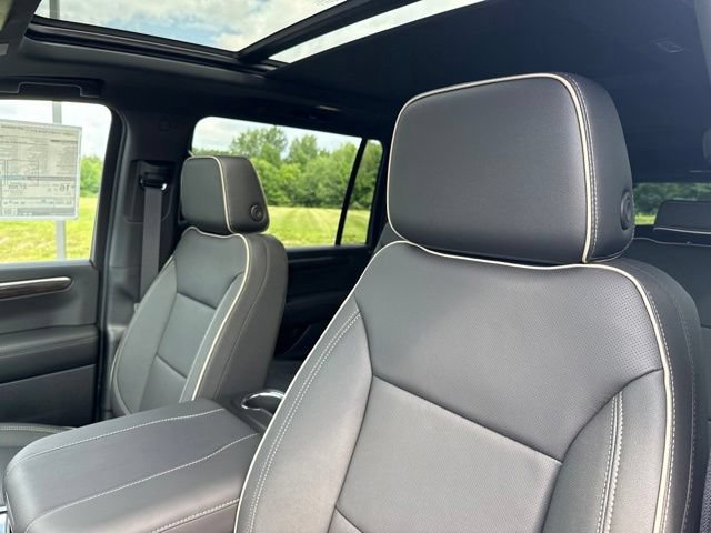 New 2026 Chevrolet Suburban Premier w/ Sun And Tow Package AWD/4WD image 18