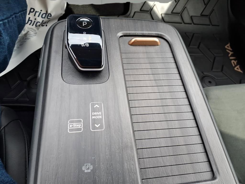 Used 2025 Nissan Ariya FWD image 21