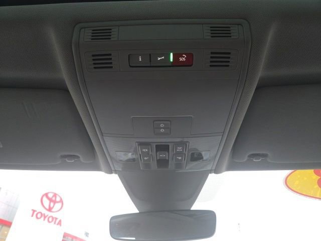 Used 2023 Volkswagen Tiguan SE w/ Panoramic Sunroof Package image 24