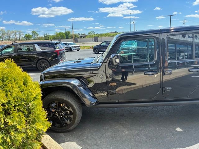 Used 2023 Jeep Gladiator Overland AWD/4WD image 7