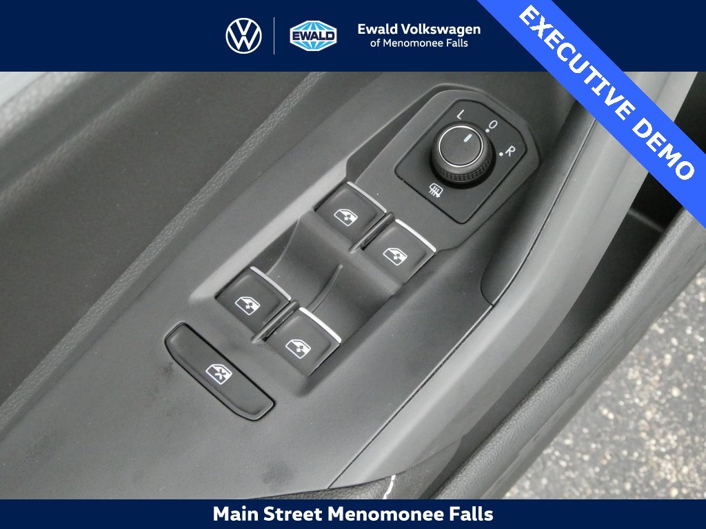 Certified 2025 Volkswagen Jetta S image 33