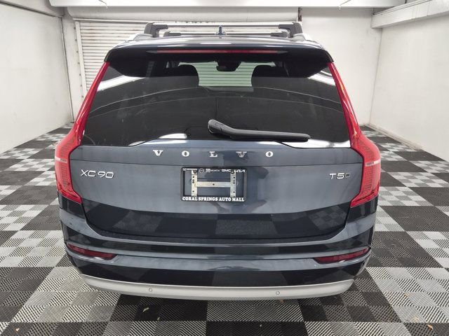 Used 2022 Volvo XC90 T5 Momentum w/ Climate Package AWD/4WD image 5