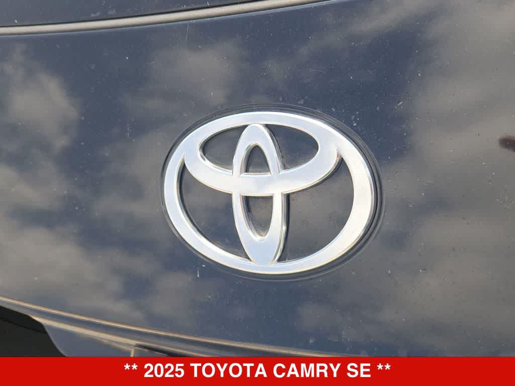 Used 2025 Toyota Camry SE FWD image 11