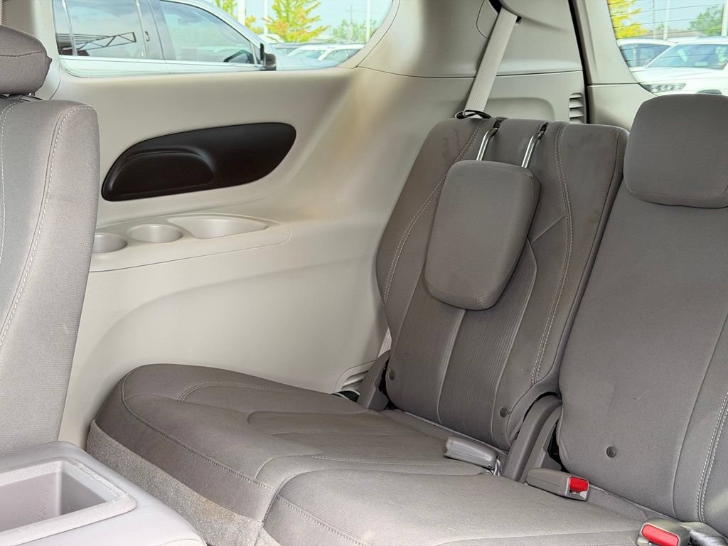 Used 2017 Chrysler Pacifica Touring FWD image 29