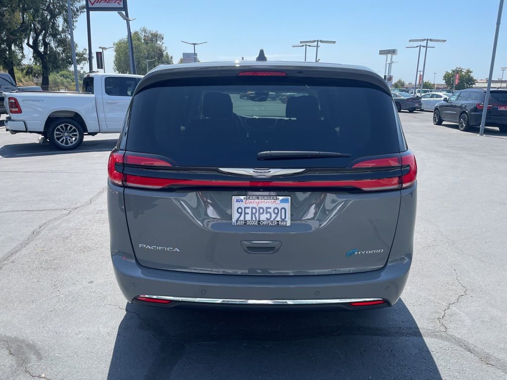 Used 2022 Chrysler Pacifica Touring-L w/ Uconnect Theater Family Group image 6