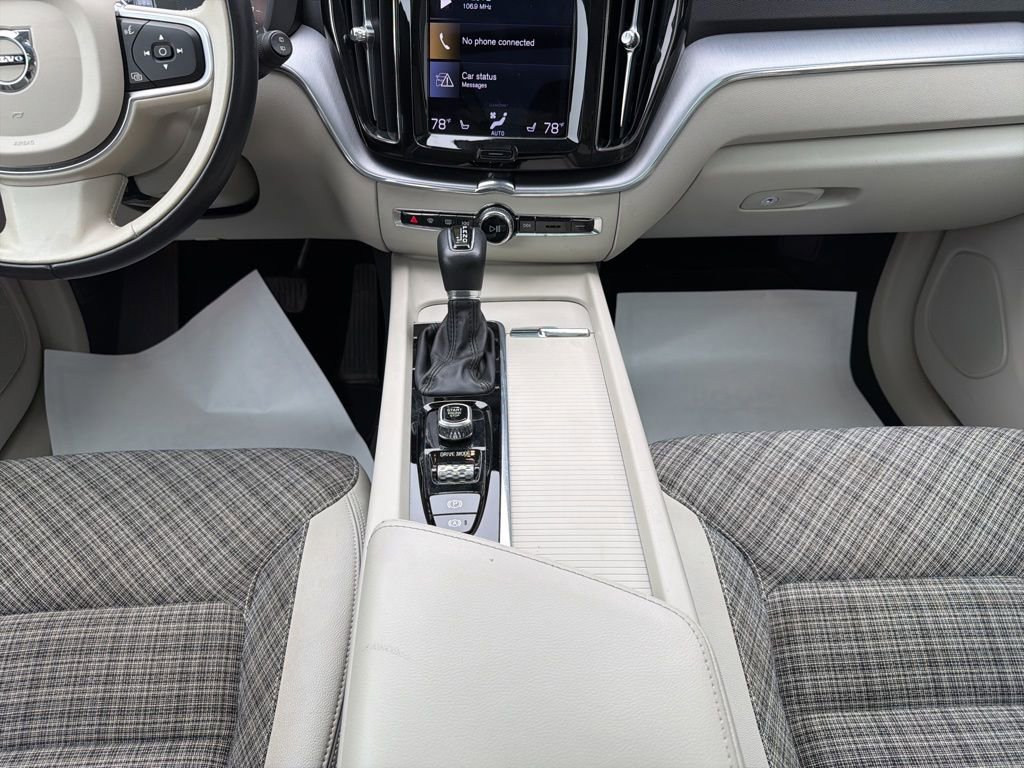 Used 2021 Volvo XC60 T5 Momentum image 26