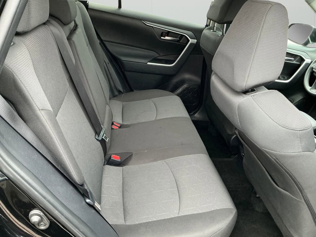Used 2025 Toyota RAV4 XLE FWD image 15