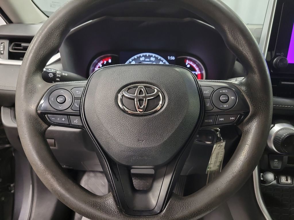Used 2023 Toyota RAV4 LE AWD/4WD image 18