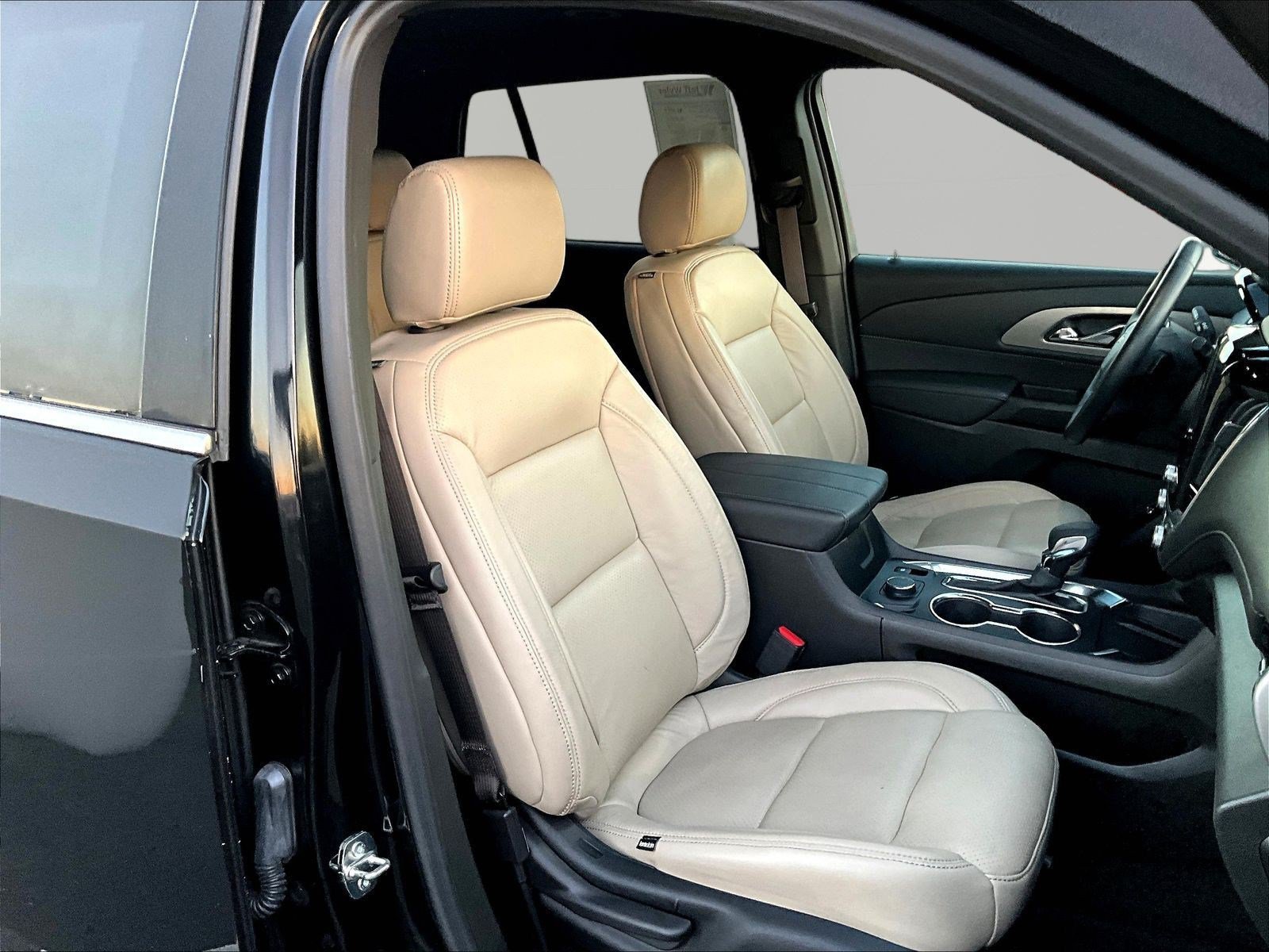 Used 2023 Chevrolet Traverse LT FWD image 30