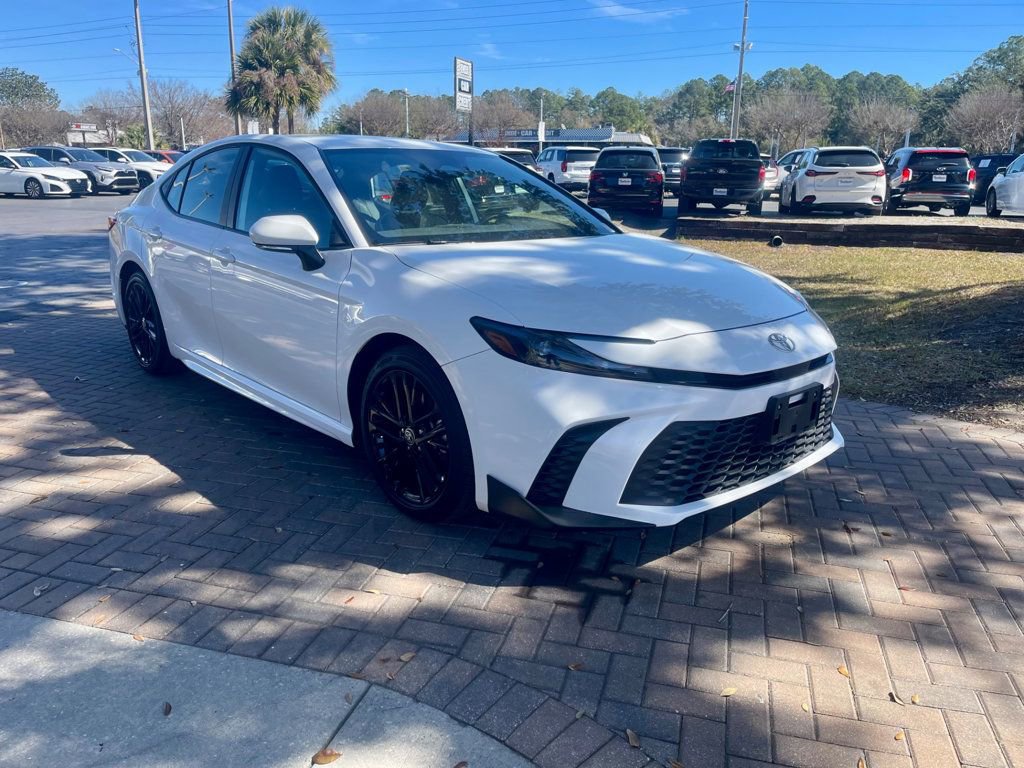 Used 2025 Toyota Camry SE image 7