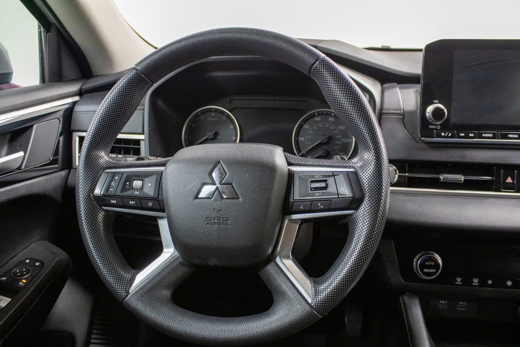 Used 2024 Mitsubishi Outlander ES image 14