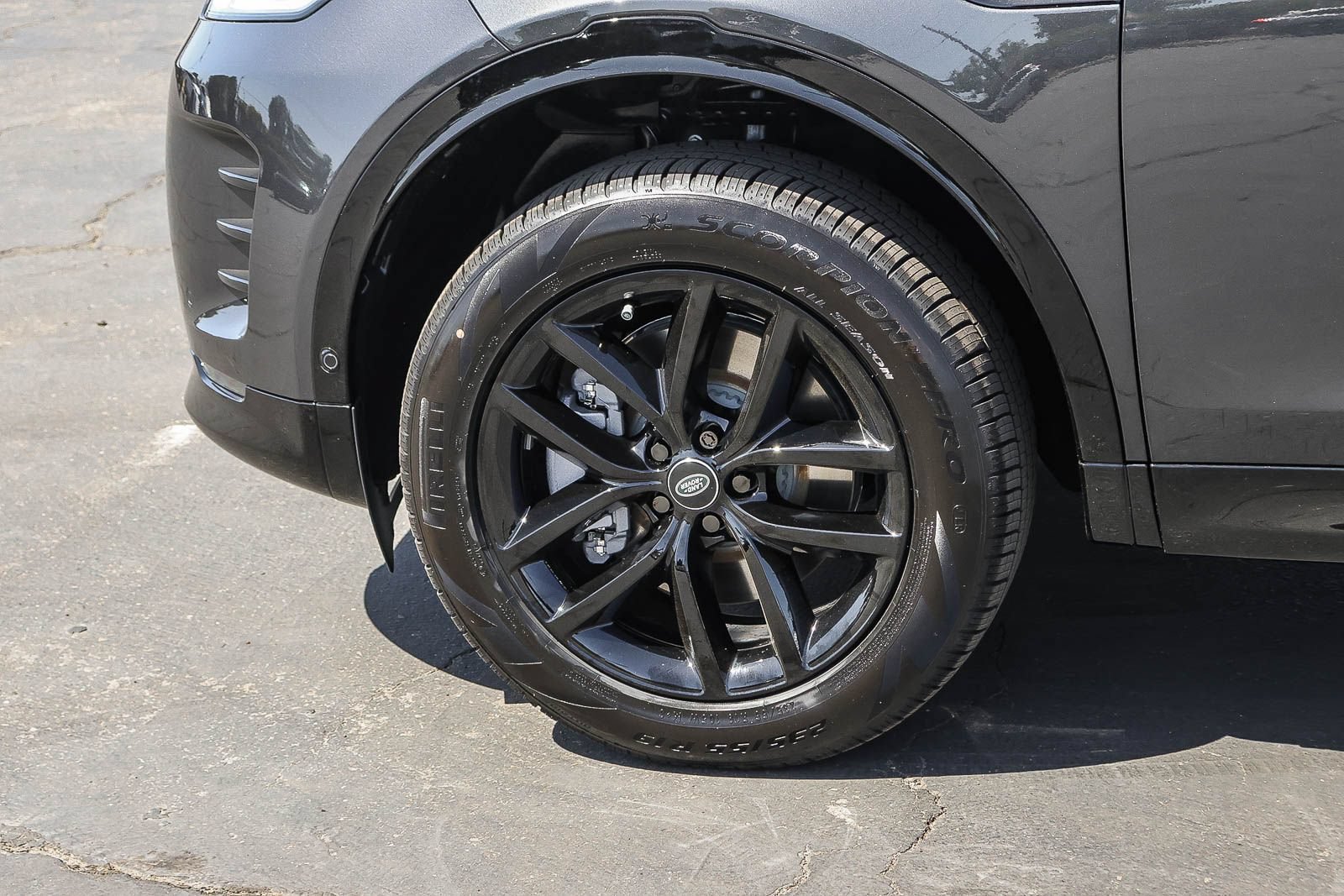New 2026 Land Rover Discovery Sport Landmark AWD/4WD image 9