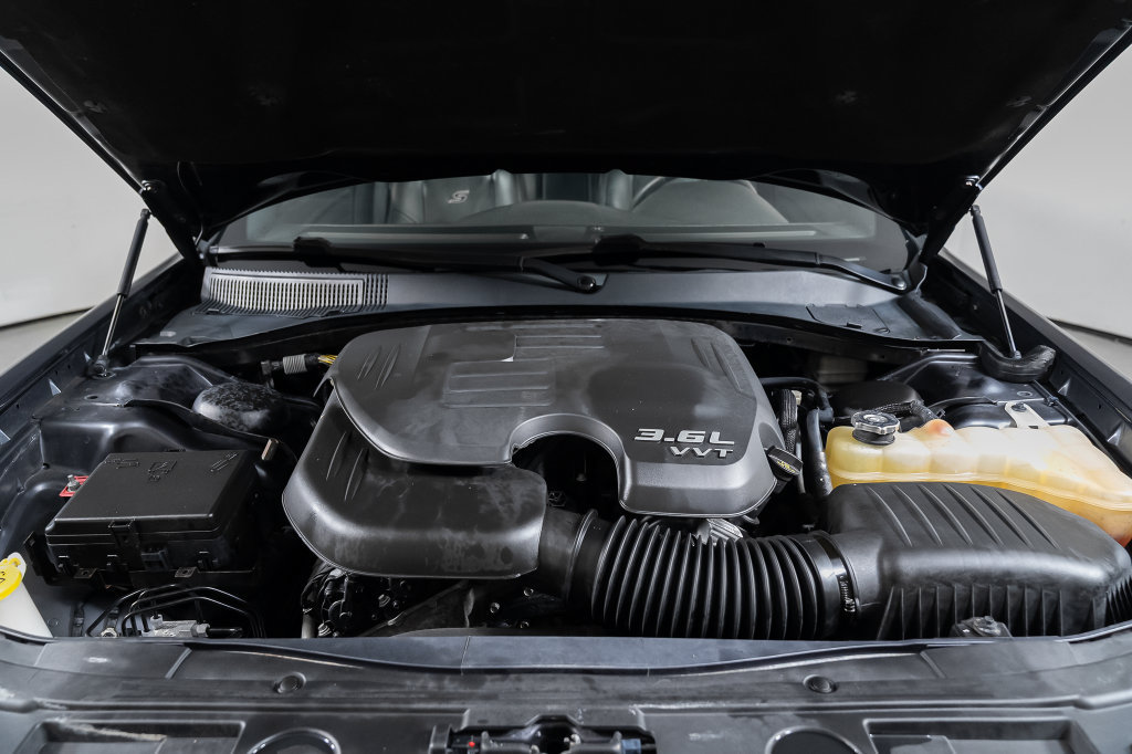 Used 2015 Chrysler 300 S AWD/4WD image 40