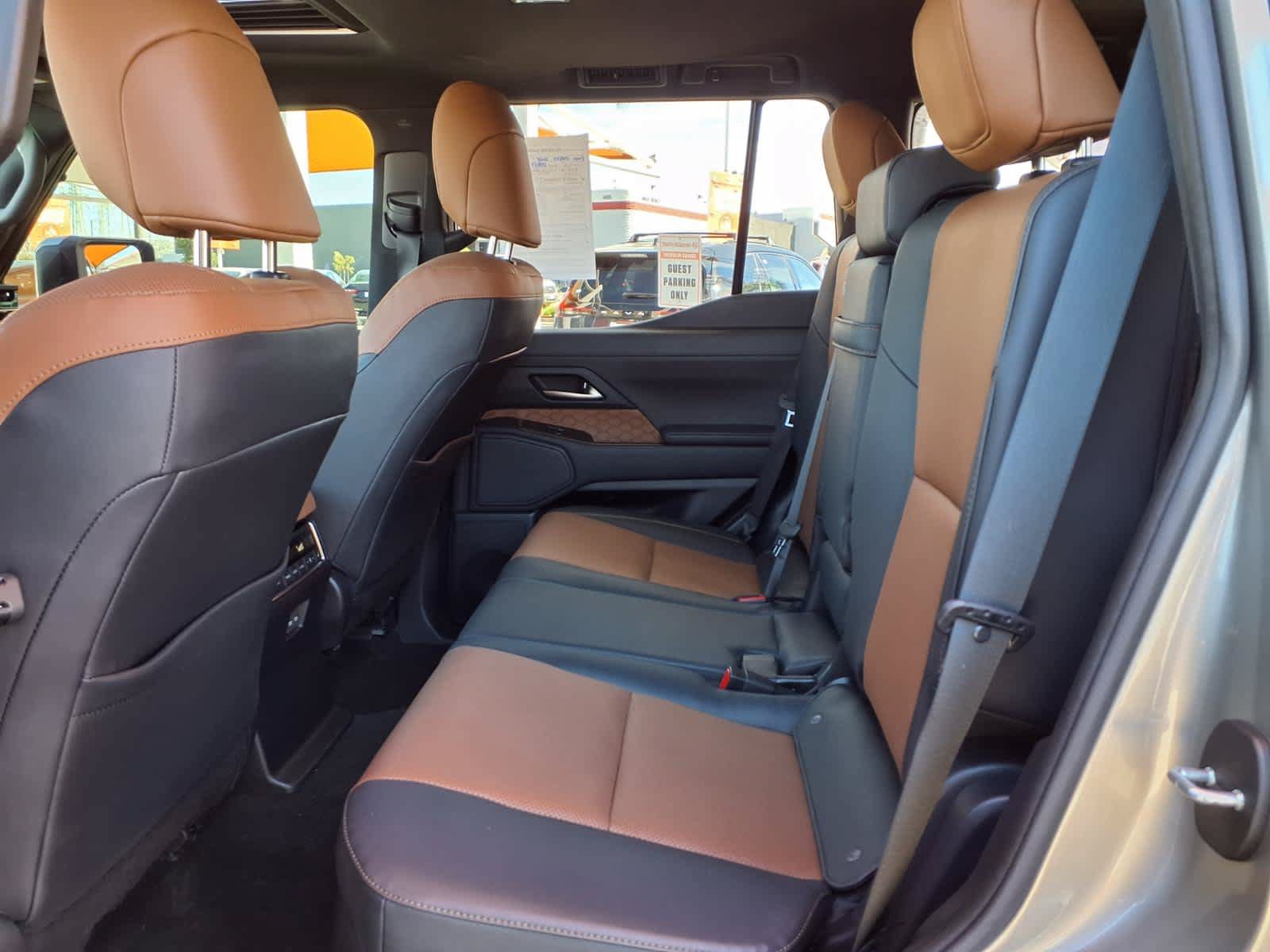 Used 2024 Lexus GX 550 w/ Cold Area Package AWD/4WD image 13