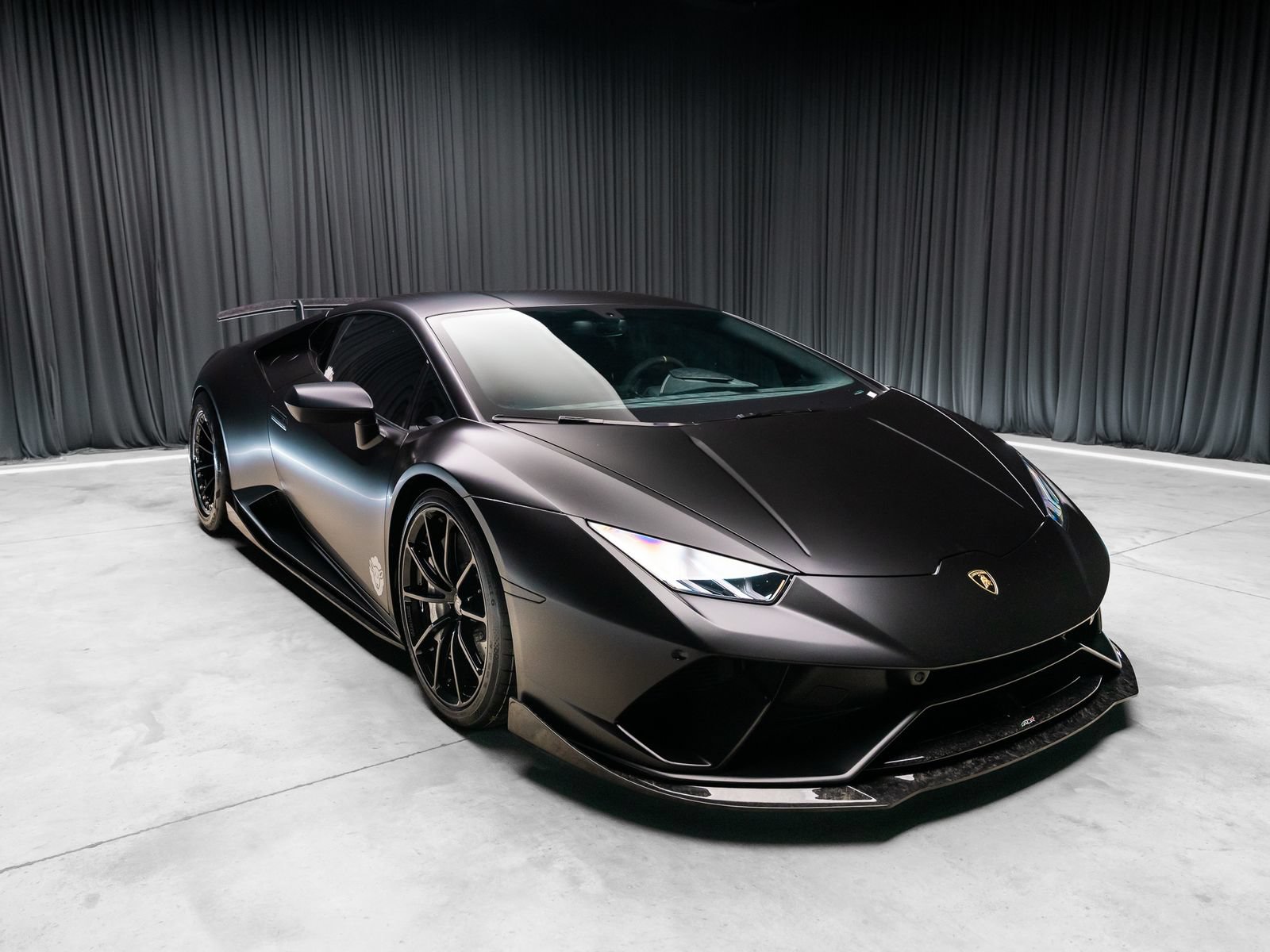 Used 2018 Lamborghini Huracan Performante AWD/4WD image 8