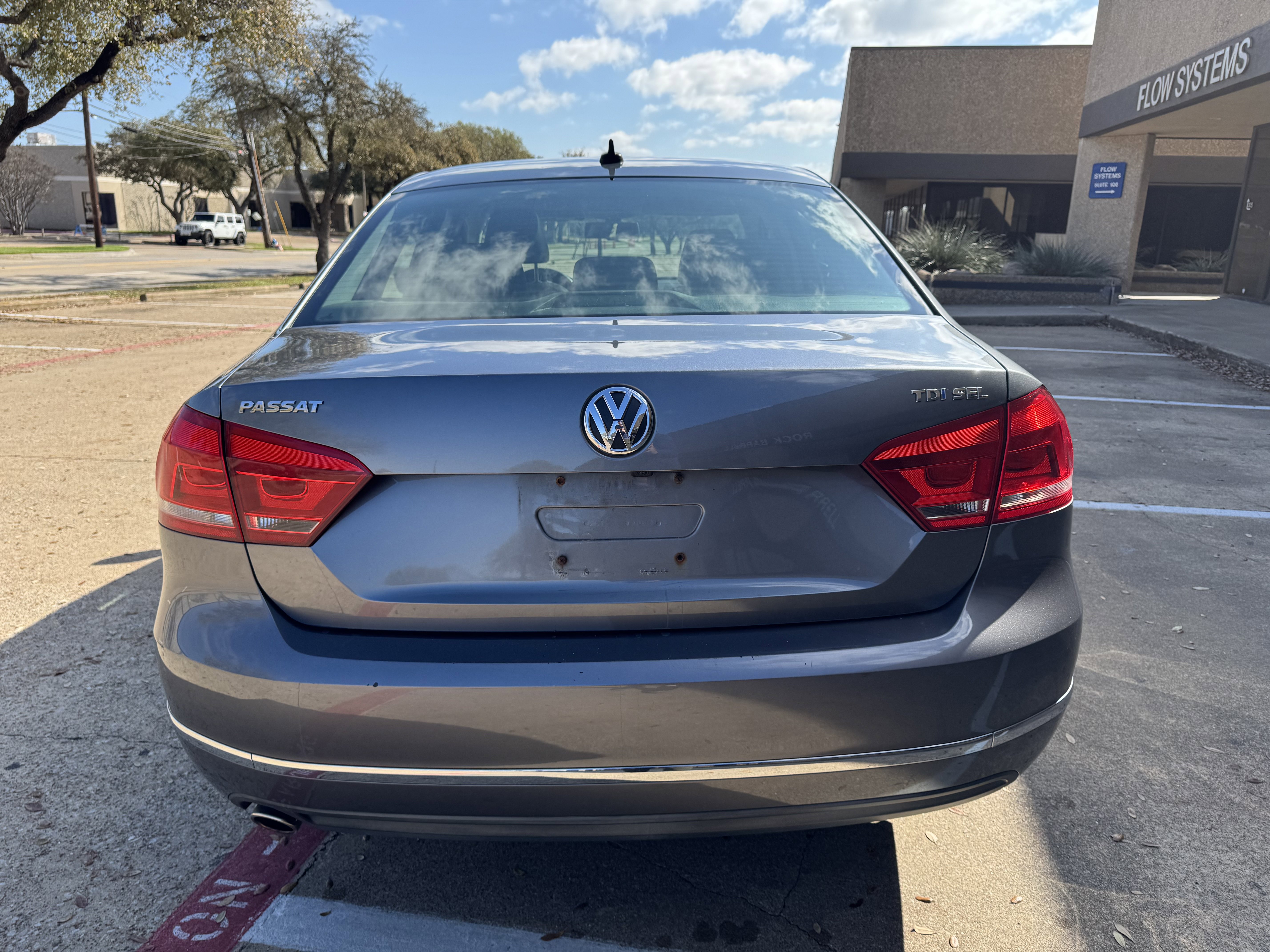 Used 2015 Volkswagen Passat TDI SEL Premium FWD image 4