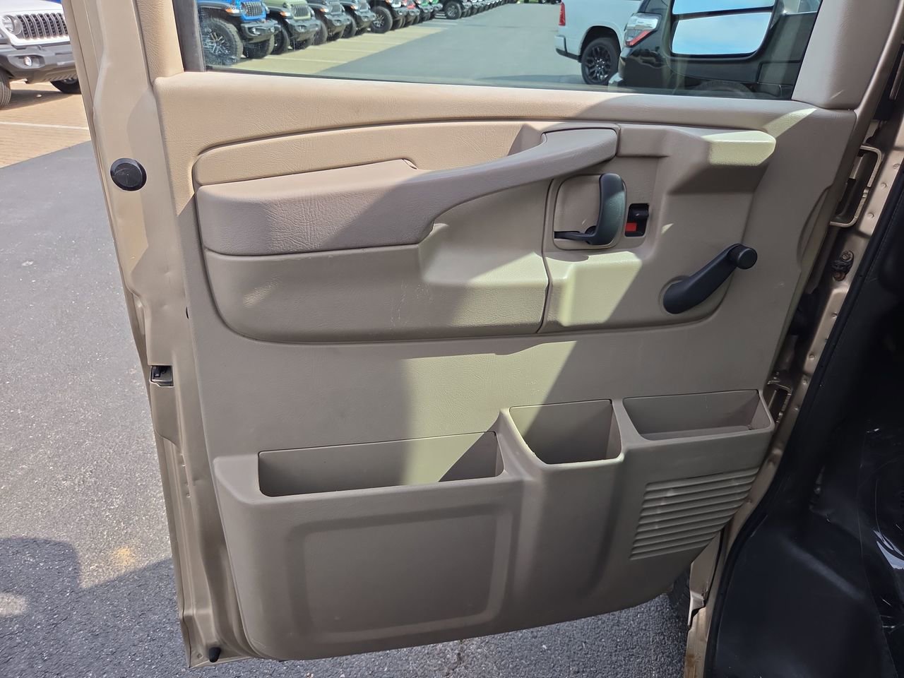 Used 2011 Chevrolet Express 1500 LS RWD image 20