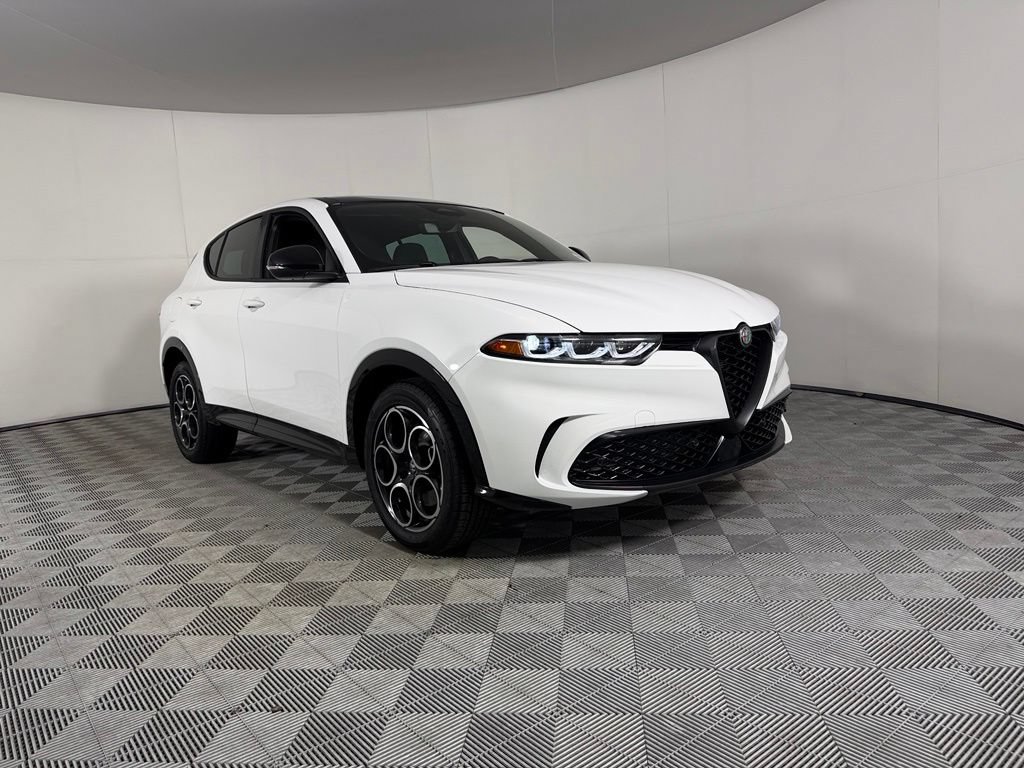 Used 2025 Alfa Romeo Tonale AWD/4WD image 6
