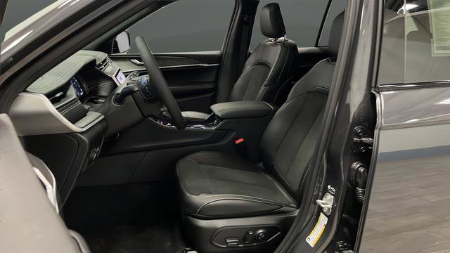 New 2026 Jeep Grand Cherokee Altitude image 9