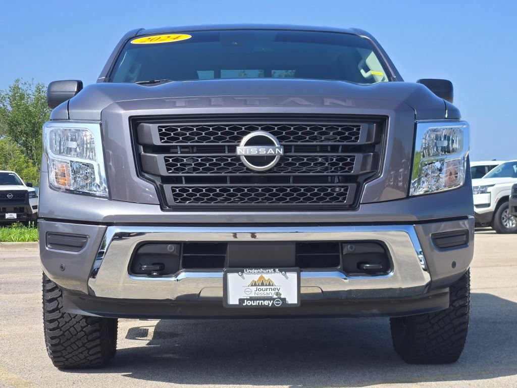 Used 2024 Nissan Titan SV w/ SV Convenience Package AWD/4WD image 3