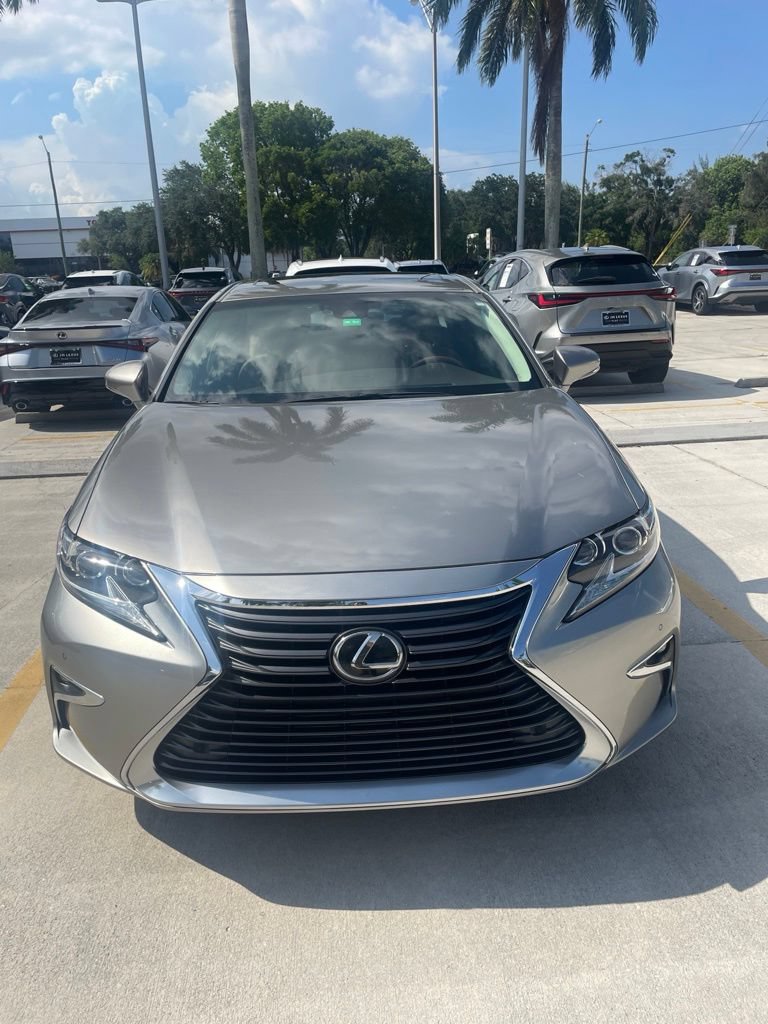 Used 2018 Lexus ES 350 w/ Luxury Package w/Wood Trim FWD image 3