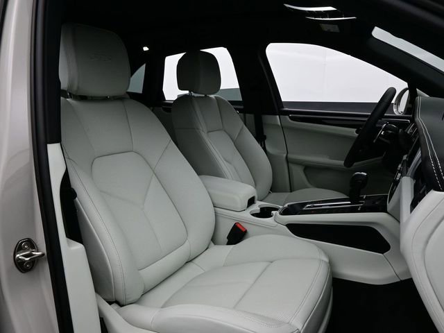 New 2026 Porsche Macan GTS AWD/4WD image 18