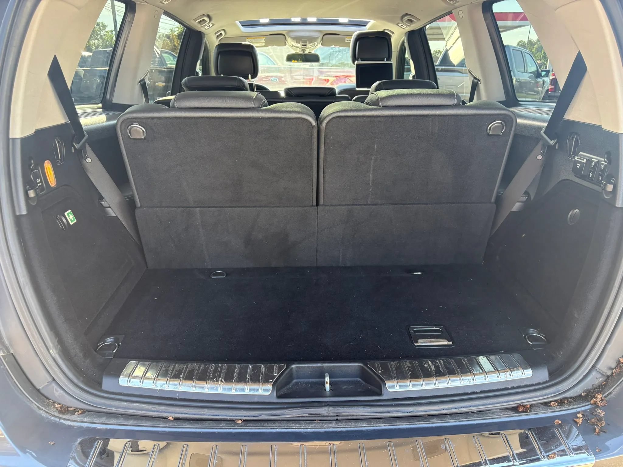 Used 2012 Mercedes-Benz GL 450 4MATIC image 16