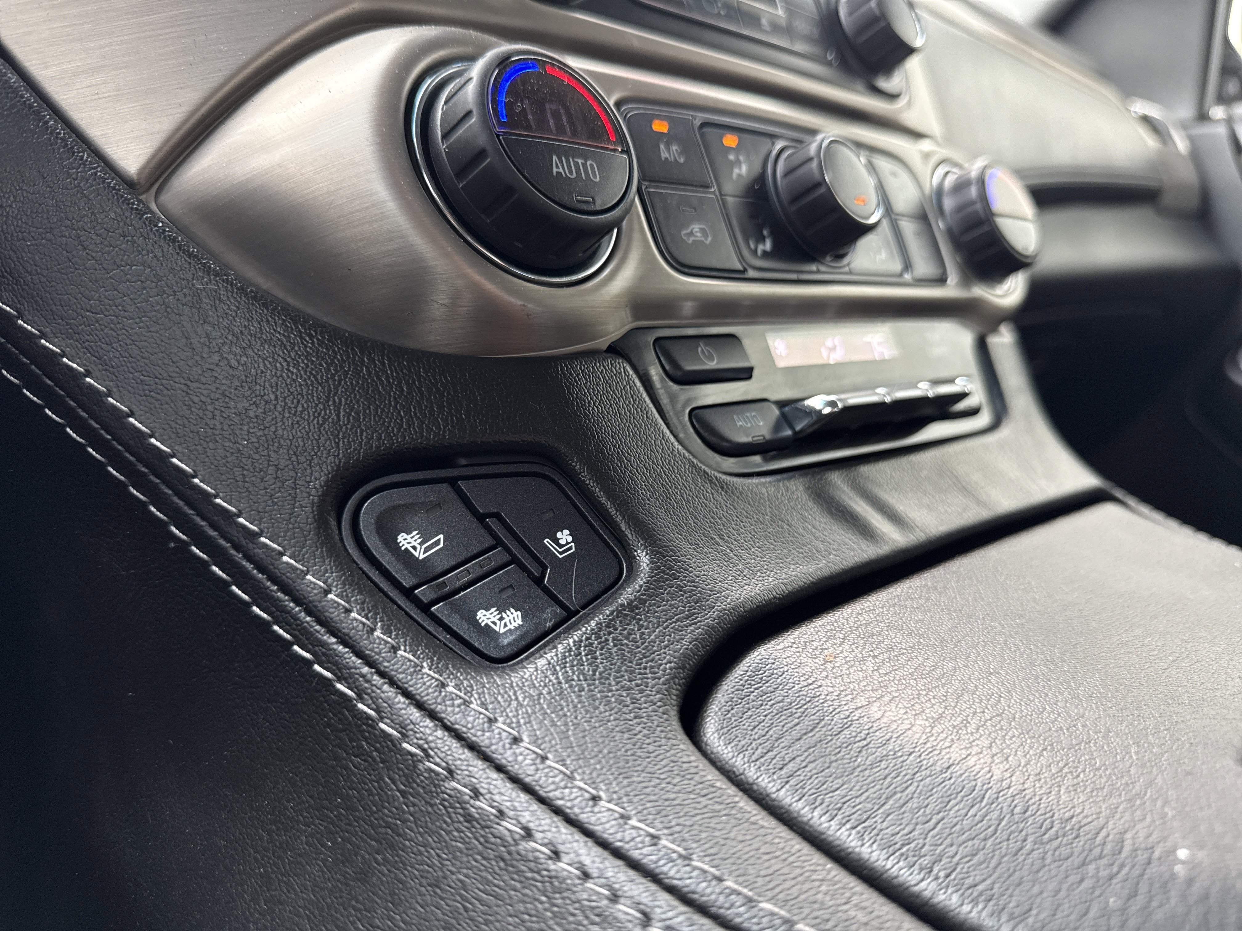 Used 2018 GMC Yukon Denali w/ Open Road Package image 19