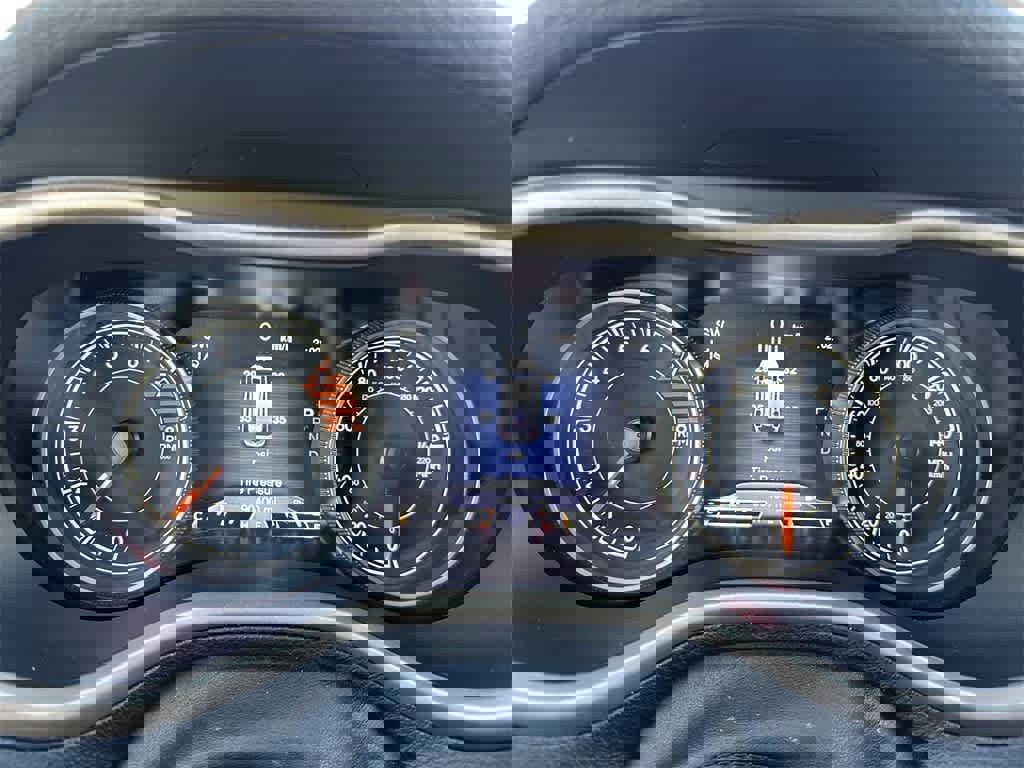 Used 2018 Jeep Cherokee Limited w/ Technology Group image 17