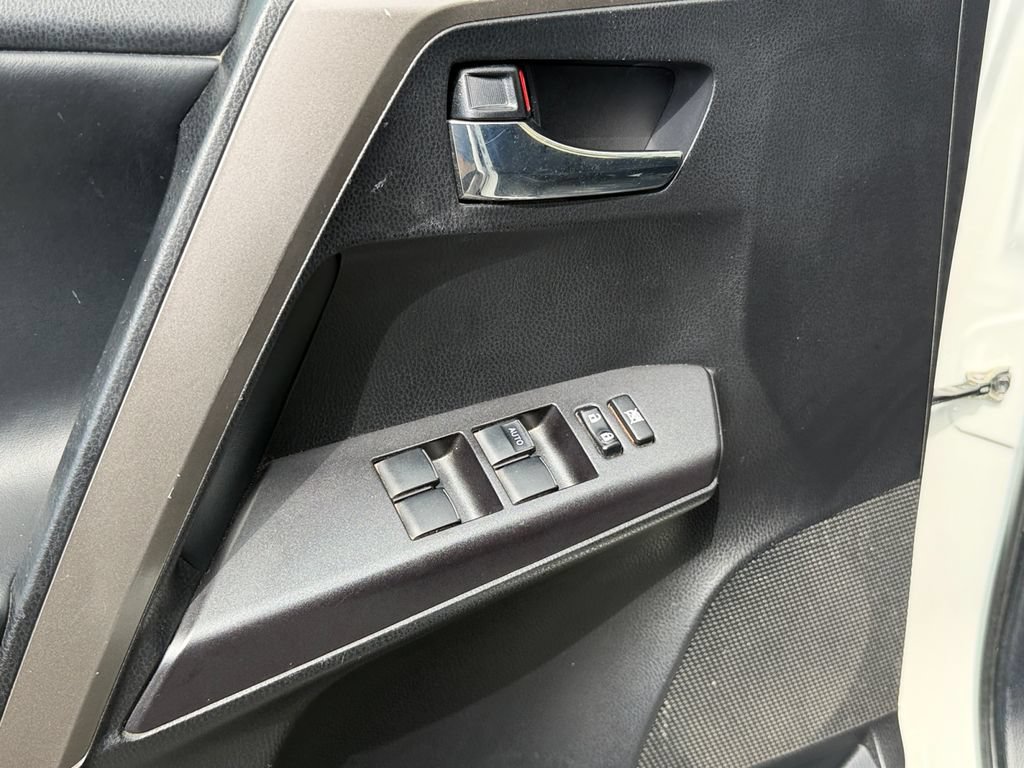 Used 2018 Toyota RAV4 XLE w/ Plus Extra Value Package AWD/4WD image 15